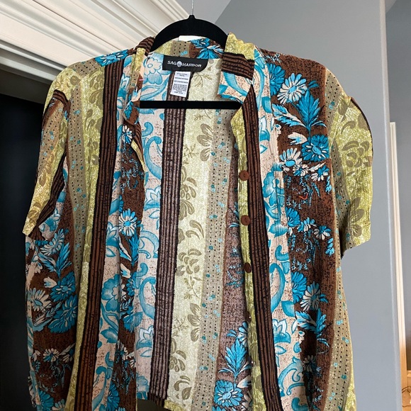 Sag harbor floral short sleeve button up - medium - Picture 1 of 2